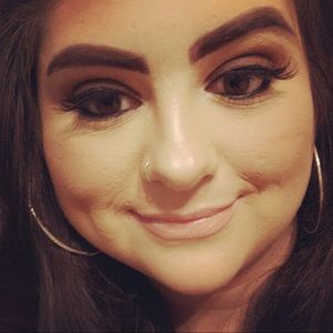 Meet your Posher, Alecia